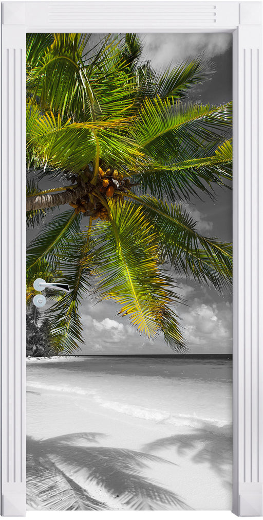 riesige Palme über Strand Türaufkleber