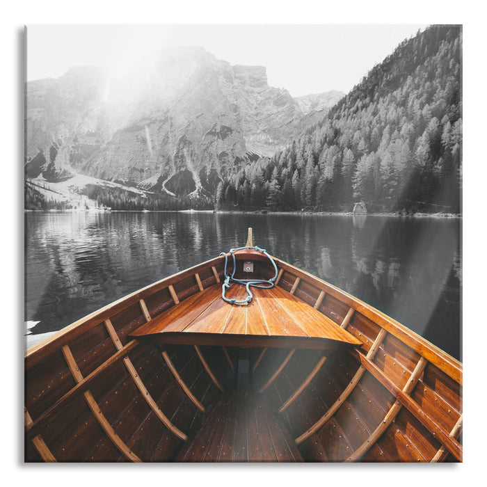Holzboot auf Alpensee in den Dolomiten B&W Detail, Glasbild Quadratisch