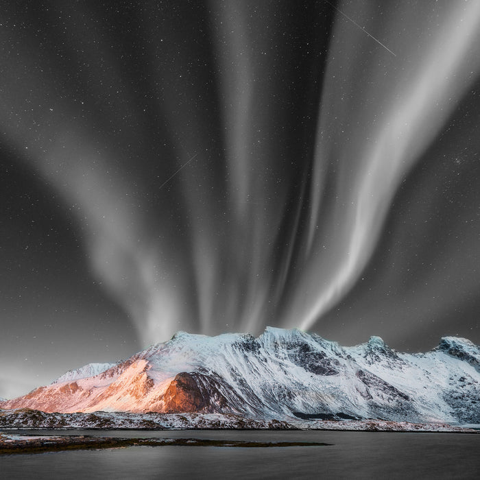 Nordlichter über Gletscher in Norwegen B&W Detail, Glasbild Quadratisch
