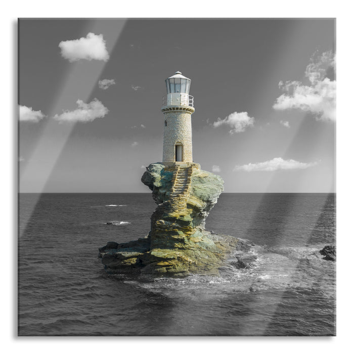 Leuchtturm auf kleiner Insel im Meer B&W Detail, Glasbild Quadratisch