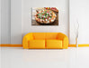 Prosciutto Pizza auf Holztisch Leinwandbild über Sofa