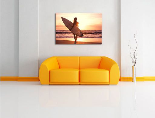 Surferin vor Sonnenuntergang Leinwandbild über Sofa