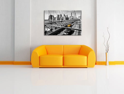 Gelbes Taxi in New York auf Brücke Leinwandbild über Sofa