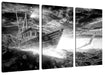 Fischerboot im Sturm auf hoher See, Monochrome Leinwanbild 3Teilig