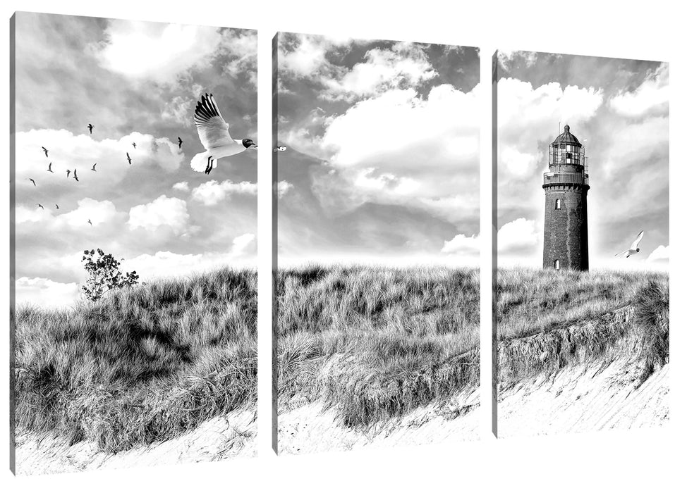 Möwen fliegen am Meer vor Leuchtturm, Monochrome Leinwanbild 3Teilig