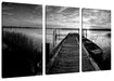Weitwinkel Holzsteg im Sonnenuntergang, Monochrome Leinwanbild 3Teilig