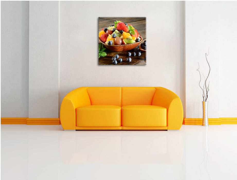 Schale voll mit frischem Obst Leinwandbild Quadratisch über Sofa