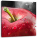 roter Apfel mit Wassertropfen Leinwandbild Quadratisch