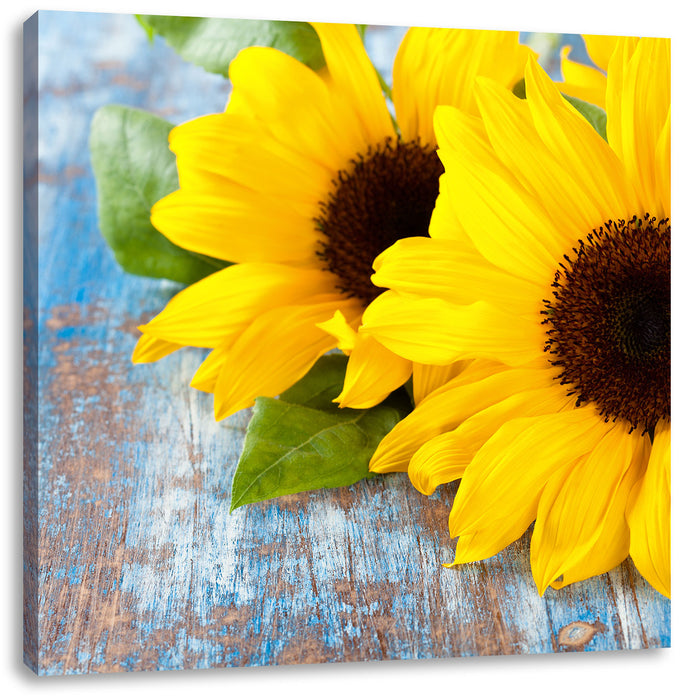 Sonnenblumen auf Holztisch Leinwandbild Quadratisch