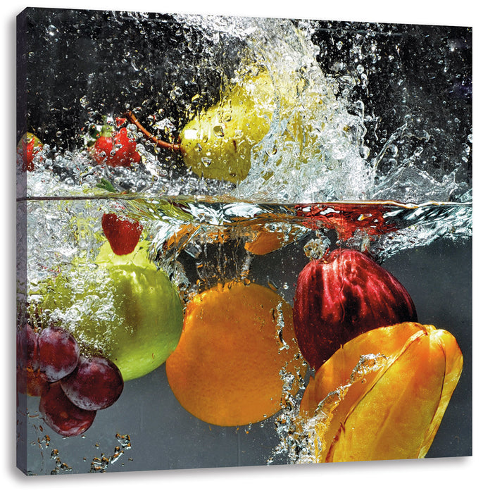 Früchte fallen ins Wasser Leinwandbild Quadratisch