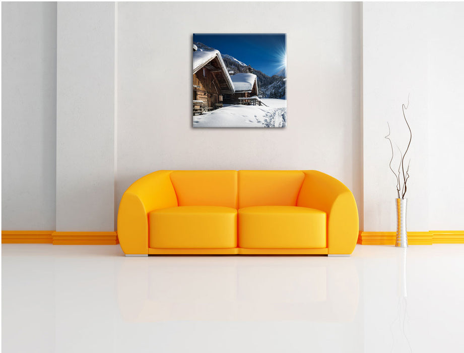 Verschneite Alpenhütte Leinwandbild Quadratisch über Sofa