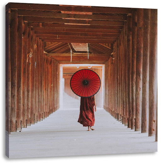 Mönch mit rotem Schirm im Tempelgang Leinwanbild Quadratisch