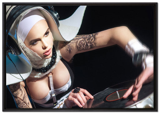 Tätowierte DJ Frau auf Leinwandbild gerahmt Größe 100x70