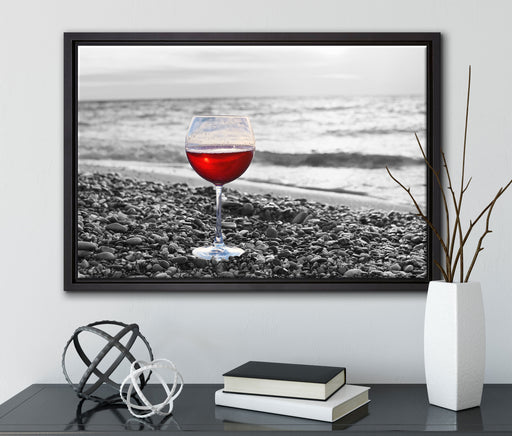 Weinglas am Strand auf Leinwandbild gerahmt mit Kirschblüten