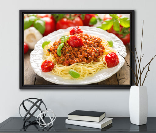 Spaghetti Bolognese auf dem Teller auf Leinwandbild gerahmt mit Kirschblüten