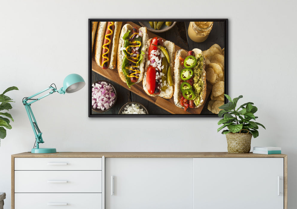 Amerikanische Hotdogs auf Leinwandbild gerahmt verschiedene Größen im Wohnzimmer