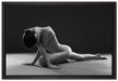 Schöne sexy Frau macht Yoga auf Leinwandbild gerahmt Größe 60x40