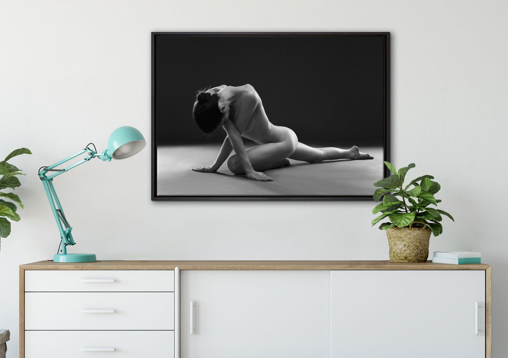 Schöne sexy Frau macht Yoga auf Leinwandbild gerahmt verschiedene Größen im Wohnzimmer