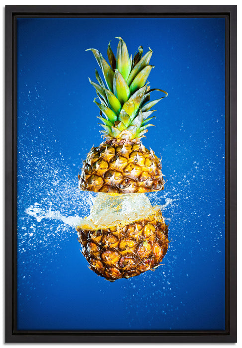 Ananas mit Wasser bespritzt auf Leinwandbild gerahmt Größe 60x40