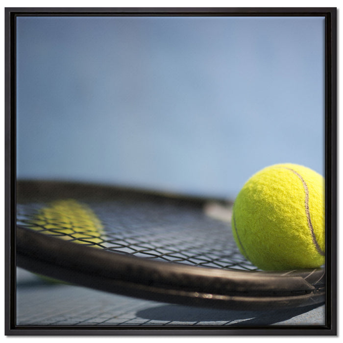 Tennischläger mit Bällen auf Leinwandbild Quadratisch gerahmt Größe 70x70