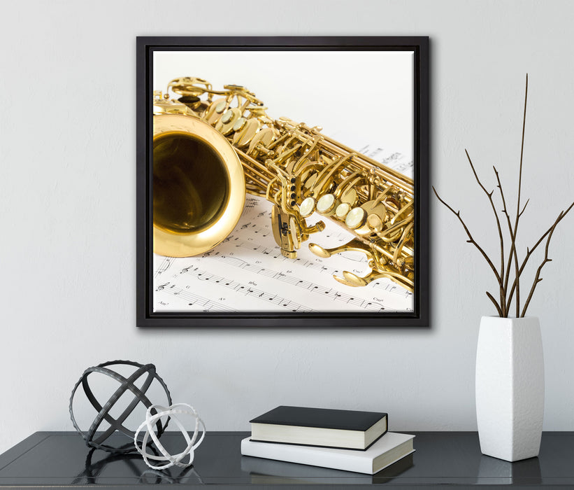 Saxophon auf Notenpapier  auf Leinwandbild Quadratisch gerahmt mit Kirschblüten