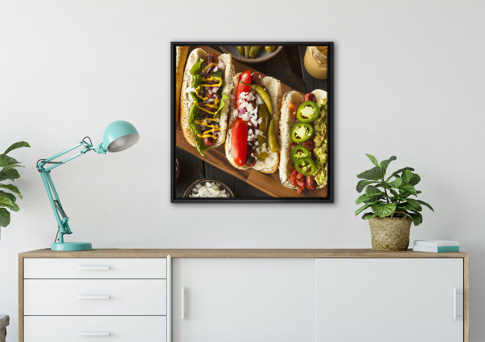 Amerikanische Hotdogs auf Leinwandbild gerahmt Quadratisch verschiedene Größen im Wohnzimmer