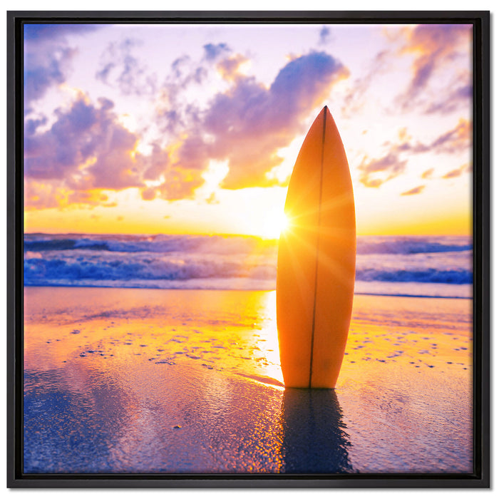 Surfbrett am Strand auf Leinwandbild Quadratisch gerahmt Größe 70x70