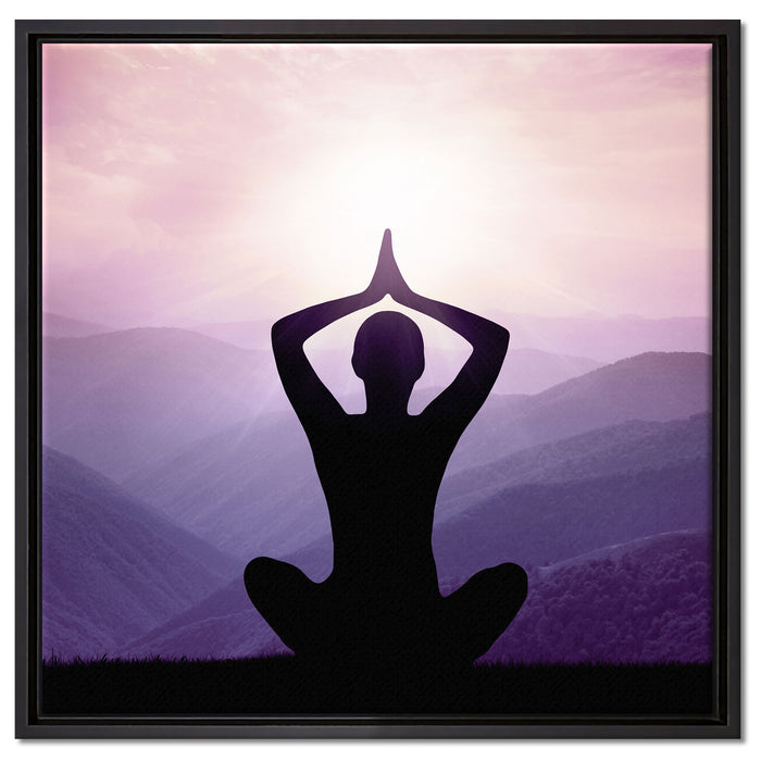 Meditierender Mann in den Bergen auf Leinwandbild Quadratisch gerahmt Größe 60x60