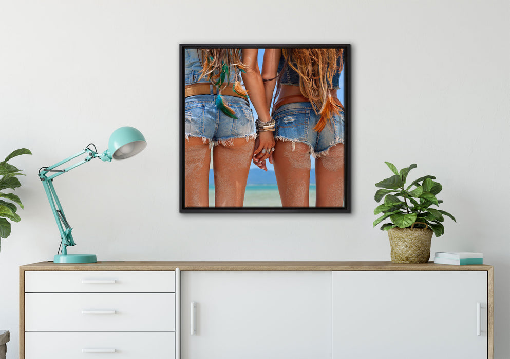 Hippiemädchen in Shorts auf Leinwandbild gerahmt Quadratisch verschiedene Größen im Wohnzimmer