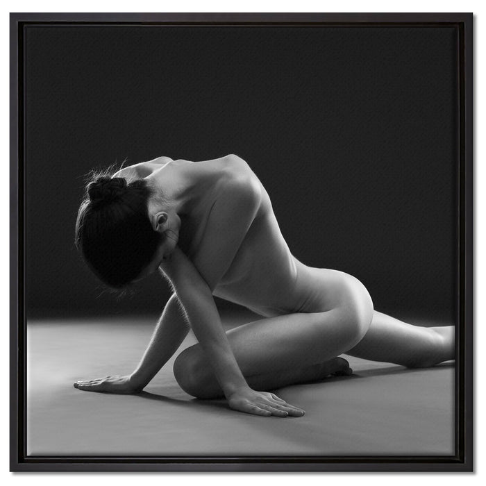 Schöne sexy Frau macht Yoga auf Leinwandbild Quadratisch gerahmt Größe 60x60