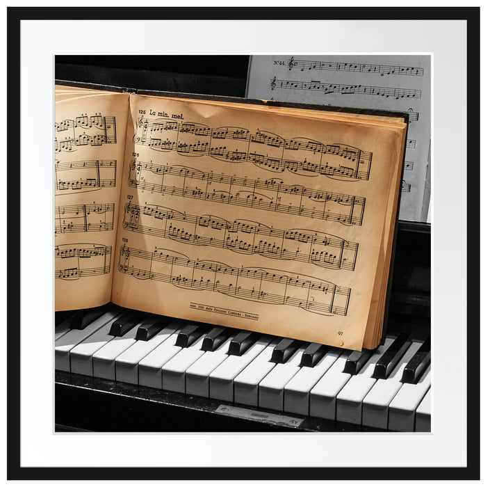Notenbuch auf Piano Passepartout Quadratisch 70x70
