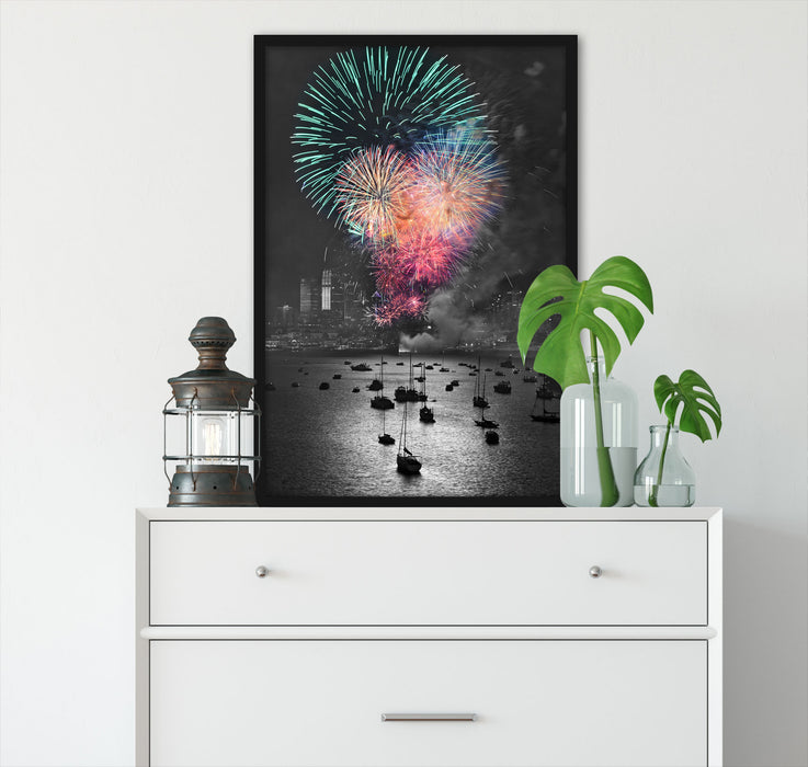 Feuerwerk über Meer, Poster mit Bilderrahmen