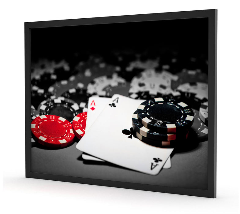 Spielkarten auf Pokertisch, Poster mit Bilderrahmen