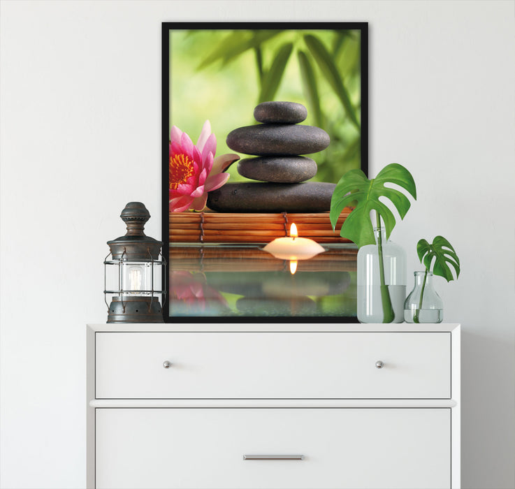 Seerose mit Zen Steinen und Kerzen, Poster mit Bilderrahmen