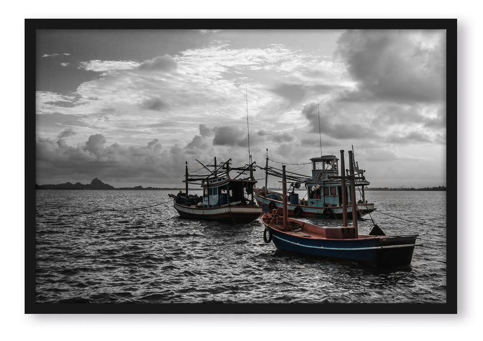 thailändische Fischerboote im Meer, Poster mit Bilderrahmen