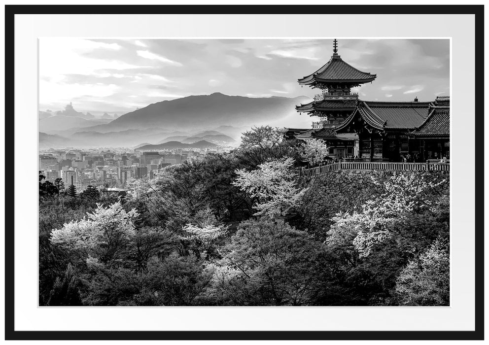 Japanischer Tempel vor nebeliger Stadt, Monochrome Passepartout Rechteckig 100