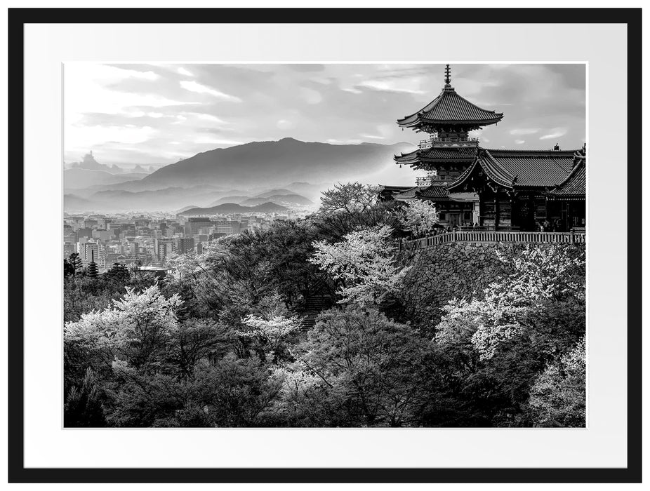 Japanischer Tempel vor nebeliger Stadt, Monochrome Passepartout Rechteckig 80