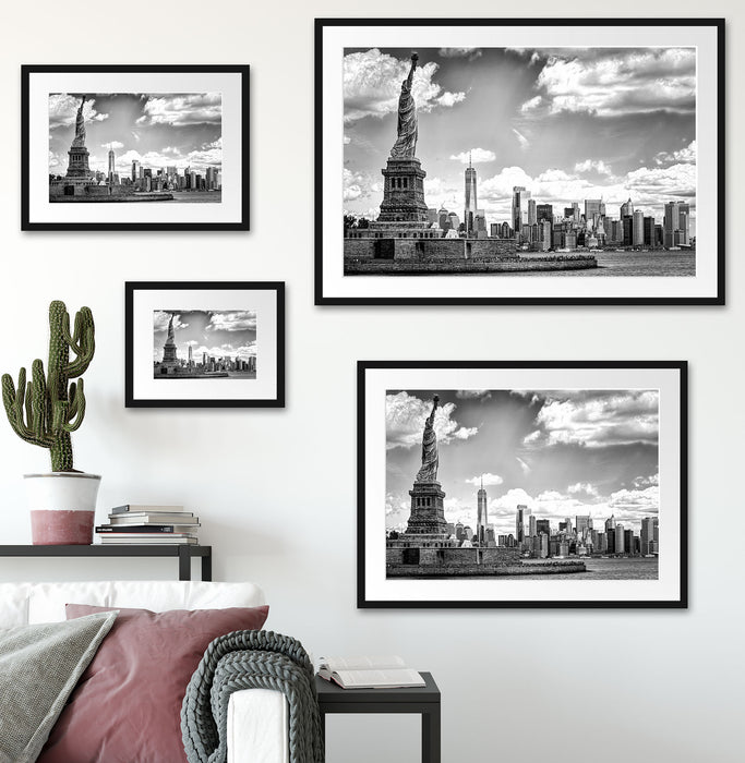 Freiheitsstatue mit New Yorker Skyline, Monochrome Passepartout Wohnzimmer Rechteckig