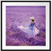 Frau im Kleid läuft durch Lavendelfeld Passepartout Quadratisch 70