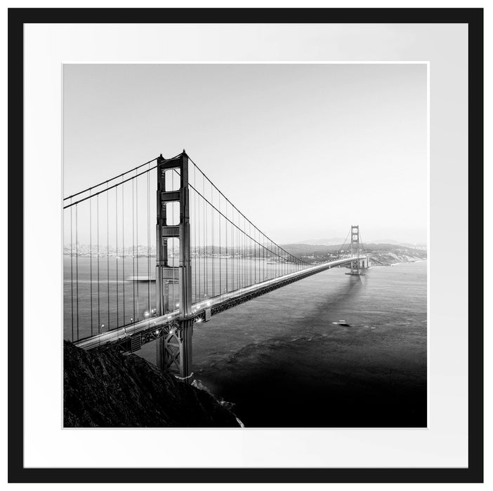 Golden Gate Bridge in der Abenddämmerung, Monochrome Passepartout Quadratisch 55
