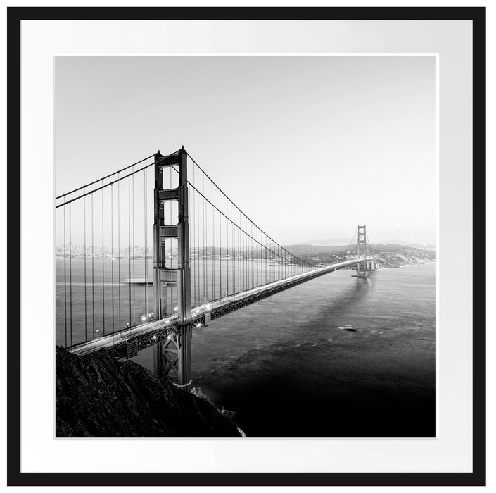 Golden Gate Bridge in der Abenddämmerung, Monochrome Passepartout Quadratisch 70
