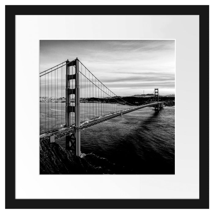 Golden Gate Bridge bei Sonnenuntergang, Monochrome Passepartout Quadratisch 40