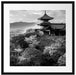 Japanischer Tempel vor nebeliger Stadt, Monochrome Passepartout Quadratisch 55