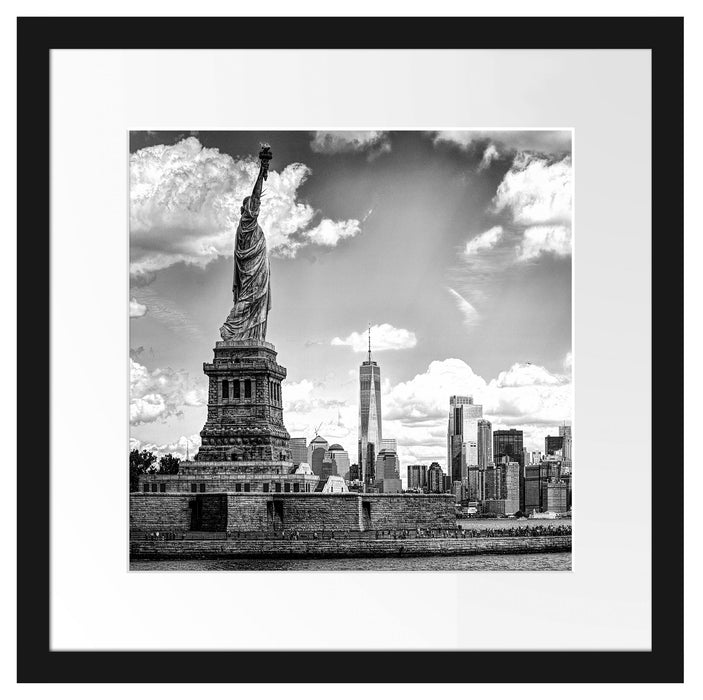 Freiheitsstatue mit New Yorker Skyline, Monochrome Passepartout Quadratisch 40