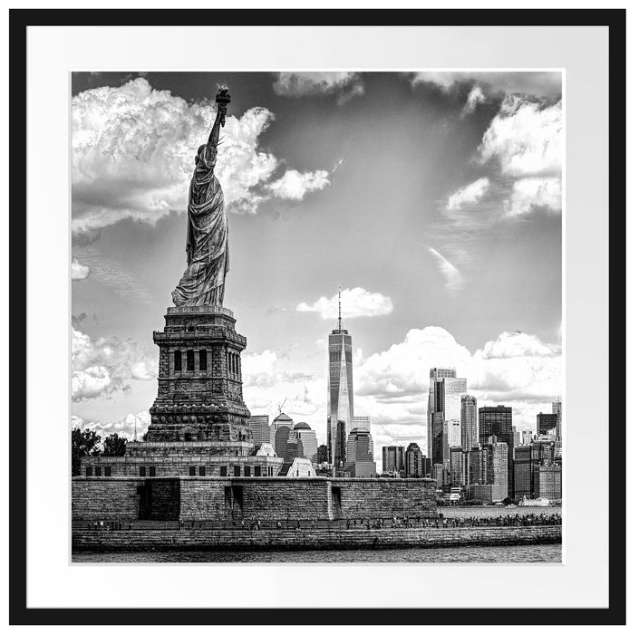 Freiheitsstatue mit New Yorker Skyline, Monochrome Passepartout Quadratisch 70