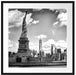 Freiheitsstatue mit New Yorker Skyline, Monochrome Passepartout Quadratisch 70