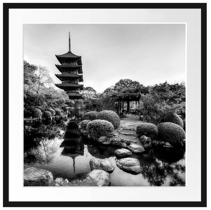 See im Herbst vor japanischem Tempel, Monochrome Passepartout Quadratisch 70