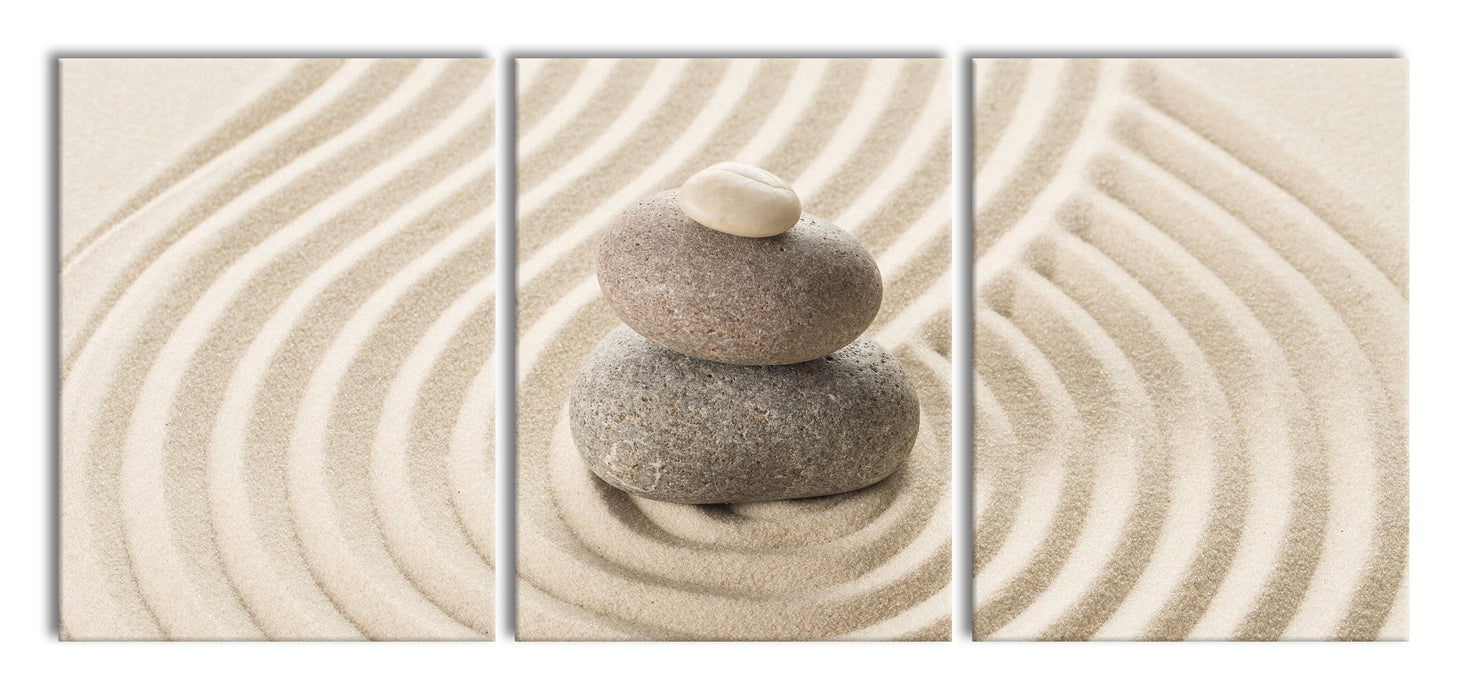 Steinmuster im Sand, XXL Leinwandbild als 3 Teiler