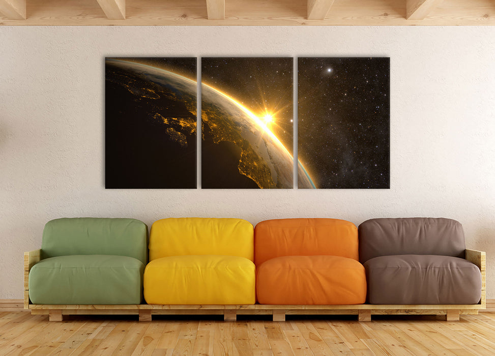 Die Sonne und Erde im Weltall, XXL Leinwandbild als 3 Teiler