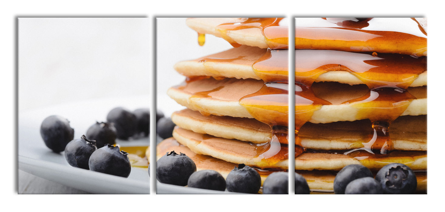 Pancakes mit Sirup und Blaubeeren, XXL Leinwandbild als 3 Teiler